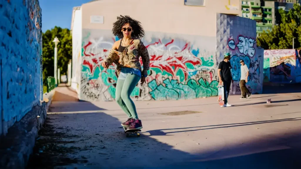 Chica patinando